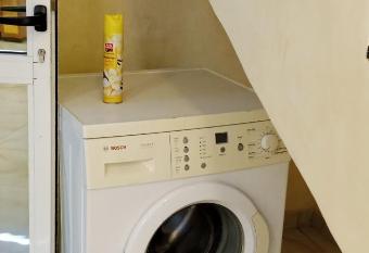 R  SIDENCE GR  CE DIVINE has Balcony rooms