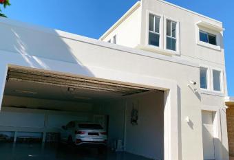 Exquisite 3 Storey Central Villa With Everything! has Balcony rooms