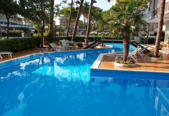 Gatto Bianco Corona has Balcony rooms