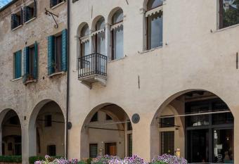 Buranelli Charme Rooms allows 18 year olds to book a room