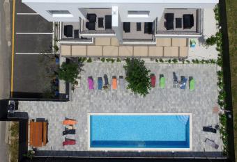 Villa Ecija allows 18 year olds to book a room
