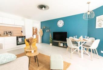 Le H  ron Nantais has Balcony rooms