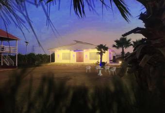 Shaw Estate-Farm House Near Expo Mart, Jain Farm has Balcony rooms