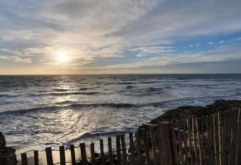 mobile home 477 Bois Dormant camping 4* allows 18 year olds to book a room