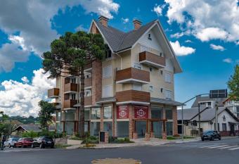 D, Henrique has Balcony rooms