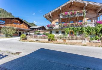 Ferienwohnungen am Biobauernhof Lahner has Balcony rooms