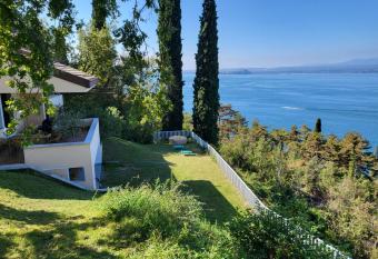 La maison sur mer has Balcony rooms