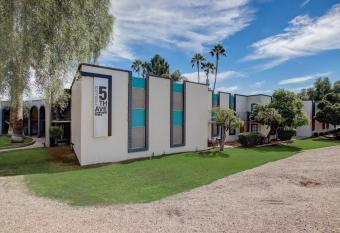 FRONTDESK 6405 E Indian School Rd Apts Scottsdale allows 18 year olds to book a room