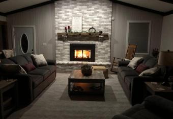 Country Hills Hideaway has Balcony rooms