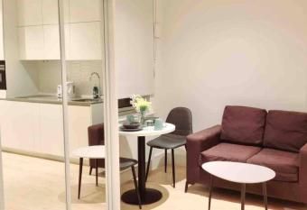 Nice Apartment Close to Ilford Station , NETFLIX AND WI-FI FREE allows 18 year olds to book a room