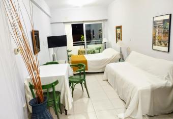 Departamento S  per C  ntrico allows 18 year olds to book a room