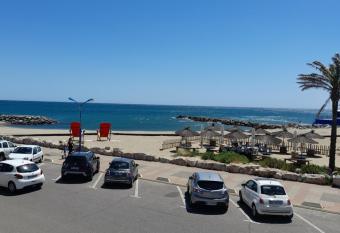 Les pieds dans l eau allows 18 year olds to book a room