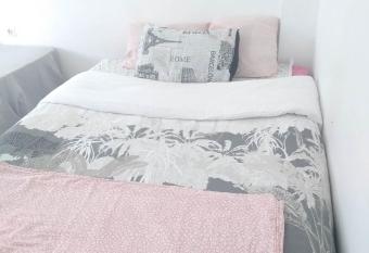 NAPOLI HOUSE allows 18 year olds to book a room