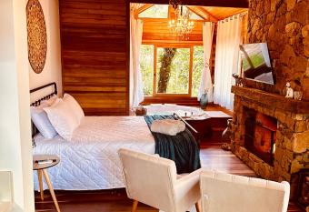 Hospedaria S  o Bernardo allows 18 year olds to book a room