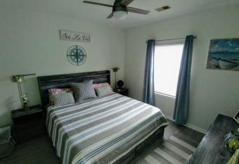 Two bedroom condo in Sunset Beach has Balcony rooms
