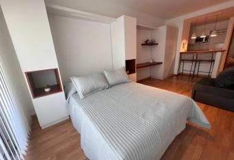 Center Suites Alquiler Temporario has Balcony rooms