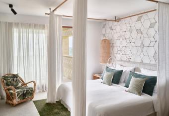 Cretan Malia Park a Member of Design Hotels has rooms with a private hot tub