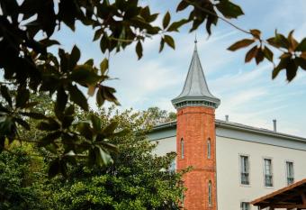 HOTEL BOUTIQUE VILLA DEL MARQU  S allows 18 year olds to book a room