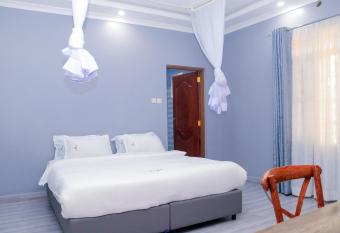 The VIP Luxury Lounge Hotel has Balcony rooms