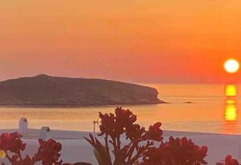 Tinos Beautiful Sunrise Apartment Near Agios Sostis Beach has Balcony rooms