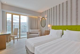 Athens Tiare by Mage Hotels has rooms with a private hot tub