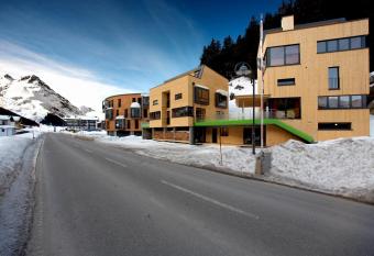 Rifugio Galt  r - die 2 Ferienh  user allows 18 year olds to book a room