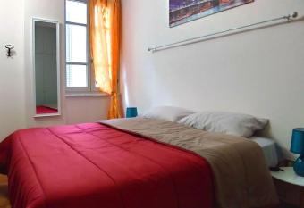 Comoda casa in centro has Balcony rooms