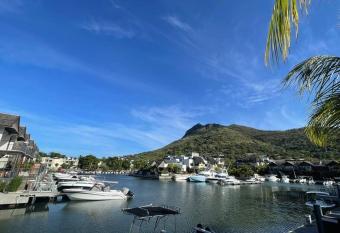 Wozamoya has Balcony rooms