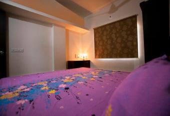 KHUSHI SERVICE APARTMENT has Balcony rooms