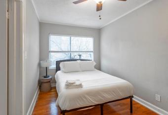 Fantastic 1 Bedroom Roanoke Complex allows 18 year olds to book a room