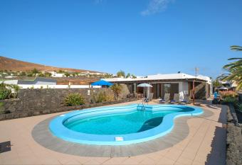 Villa Fernando has Balcony rooms
