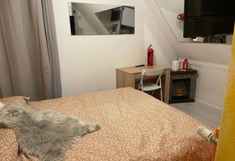 La Rosa Bianca allows 18 year olds to book a room