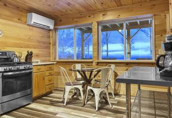 Misty View has Balcony rooms