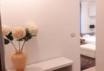 CASA VACANZE FILO allows 18 year olds to book a room