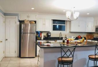 #1 Sunny Room W/PARKING EASY TO ACCESS RT9-I90-I95 allows 18 year olds to book a room