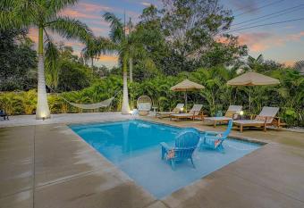 PRIVATE POOL OASIS BY SIESTA KEY WITH YOGA RETREAT has Balcony rooms