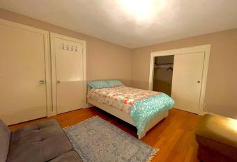 #2 MINIMALISTIC ROOM NEAR I95-I90-ROUTE 9 allows 18 year olds to book a room