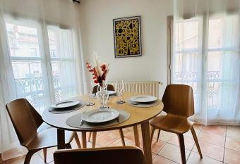 Magnifique appartement a 300m des all  es Paul Riquet allows 18 year olds to book a room