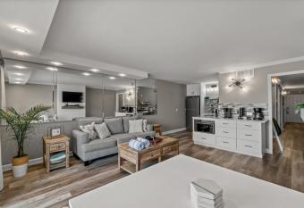 The Summit 808 o Luxury Beach Resort Condo o Beachfront o Incredible Views o Beach Chairs And Sunshade Provided In Condo allows 18 year olds to book a room