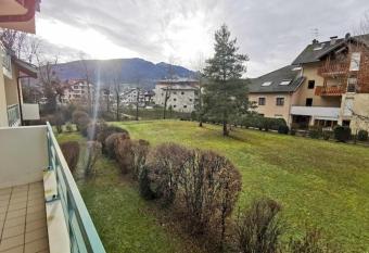 Appt Le Nid du lac between lake annecymountain has Balcony rooms