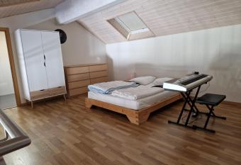 Appartement spacieux au centre de Bulle has Balcony rooms