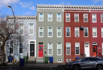 Pigtown Pad has Balcony rooms