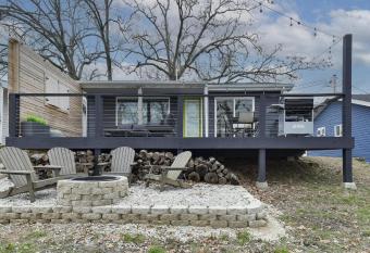 Lighthouse 6 - Outdoor POOL - Lake Views - Bring your Boat has Balcony rooms