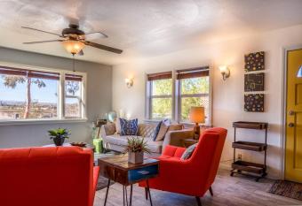 The Sunset Adobe - BBQ, Fire Pit - 10 min to Park home has Balcony rooms