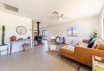 Twilight Terrace - Relax in style home has Balcony rooms