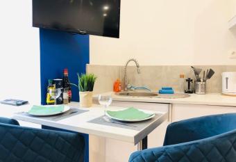 Atelier Tabarly allows 18 year olds to book a room