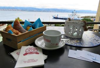 La Feluca Rooms & Breakfast allows 18 year olds to book a room