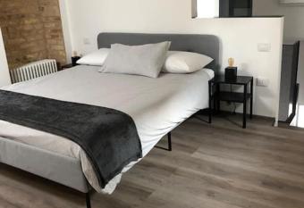 #civico53 una piccola suite con ogni comfort allows 18 year olds to book a room