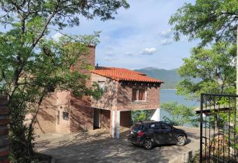 Casa del Dique allows 18 year olds to book a room