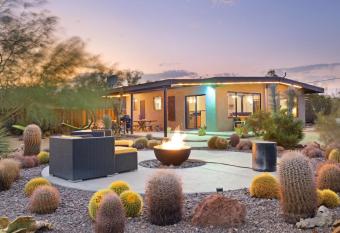 Sukha Life Hideaway - Hot Tub, Fire Pit, Privacy & Endless Views home has Balcony rooms